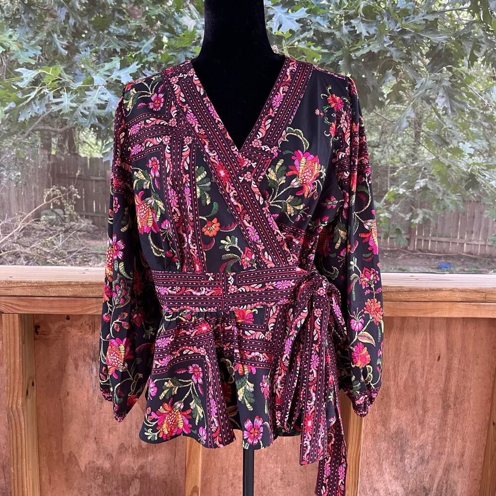 Avara Women's Taylor Top Black & Red Colorful Full Wrap Top Size L. NEW!
